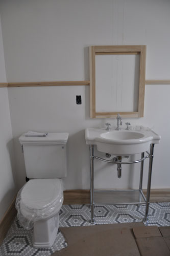 Accordion Room plumbing fixtures